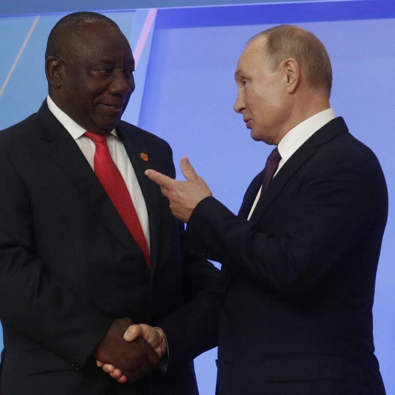 642acaeb186d0_ramaphosa-poutine