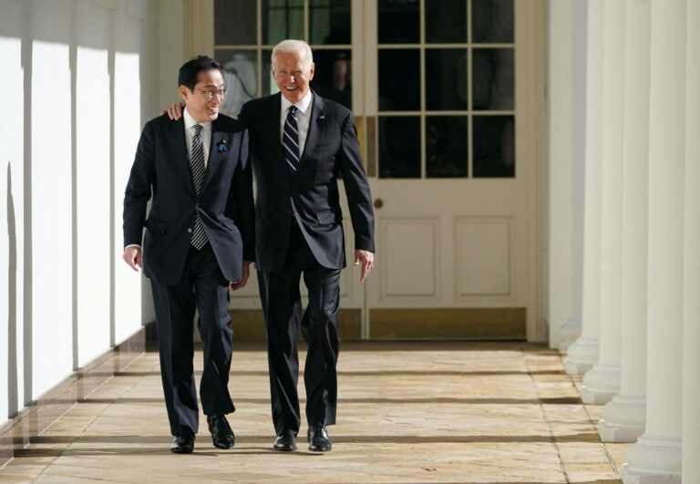 TOPSHOT-US-JAPAN-DIPLOMACY-BIDEN-KISHIDA