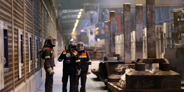 Deplacement de le ministre en charge de l'industrie chez Aluminium Dunkerque, raffinerie d'aluminium, dans le cadre des mesures prises par le gouvernement pour limiter la hausse des prix de l'electricite pour les industriels.
