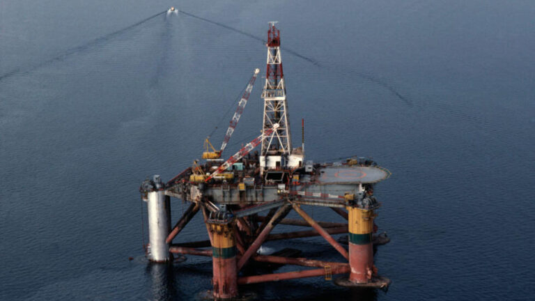 Plate-forme pétrolière au large du Gabon